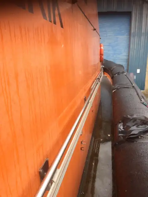 Barco de tripulação à venda