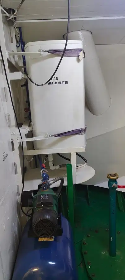 Navio de abastecimento à venda