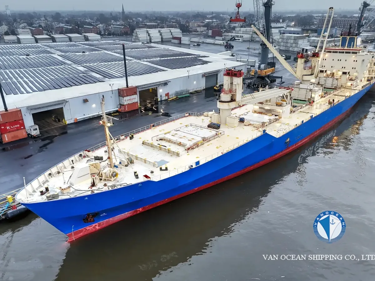 Navio frigorífico à venda