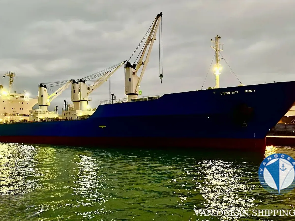 Navio frigorífico à venda
