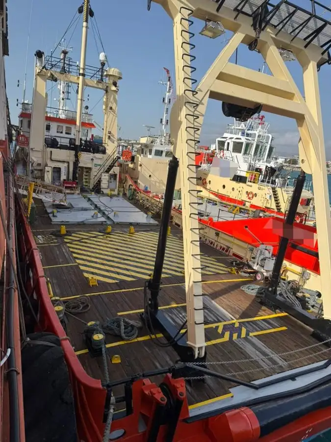 Navio porta-contêineres à venda