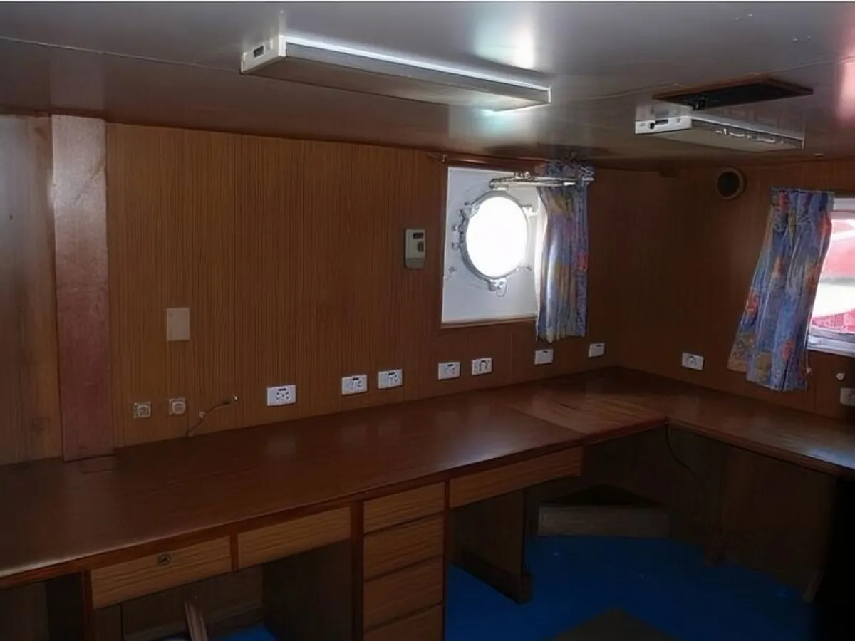 Navio de Suprimento Rápido (FSV) à venda