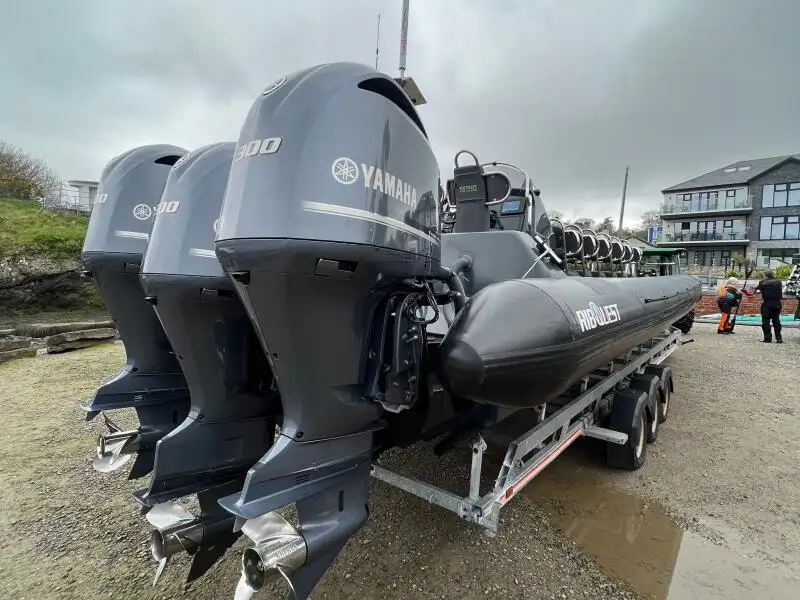 Bote inflável rígido à venda