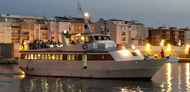 Navio de passageiros à venda
