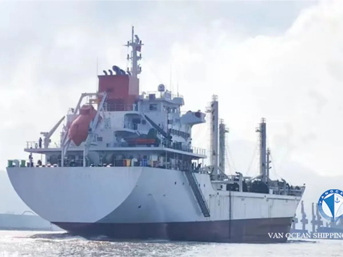 Navio frigorífico à venda