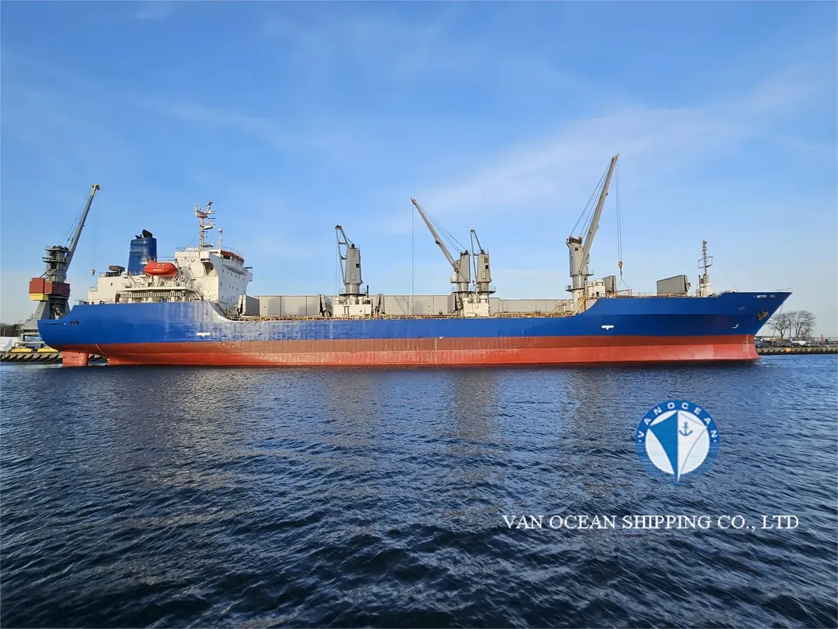 Navio frigorífico à venda