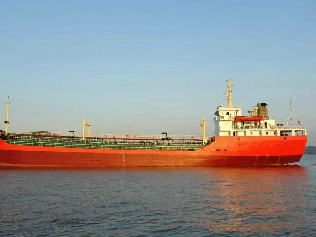 Navio-tanque de óleo/produtos químicos à venda