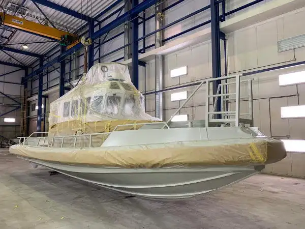 Barco de tripulação à venda