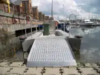 Navio porta-contêineres à venda