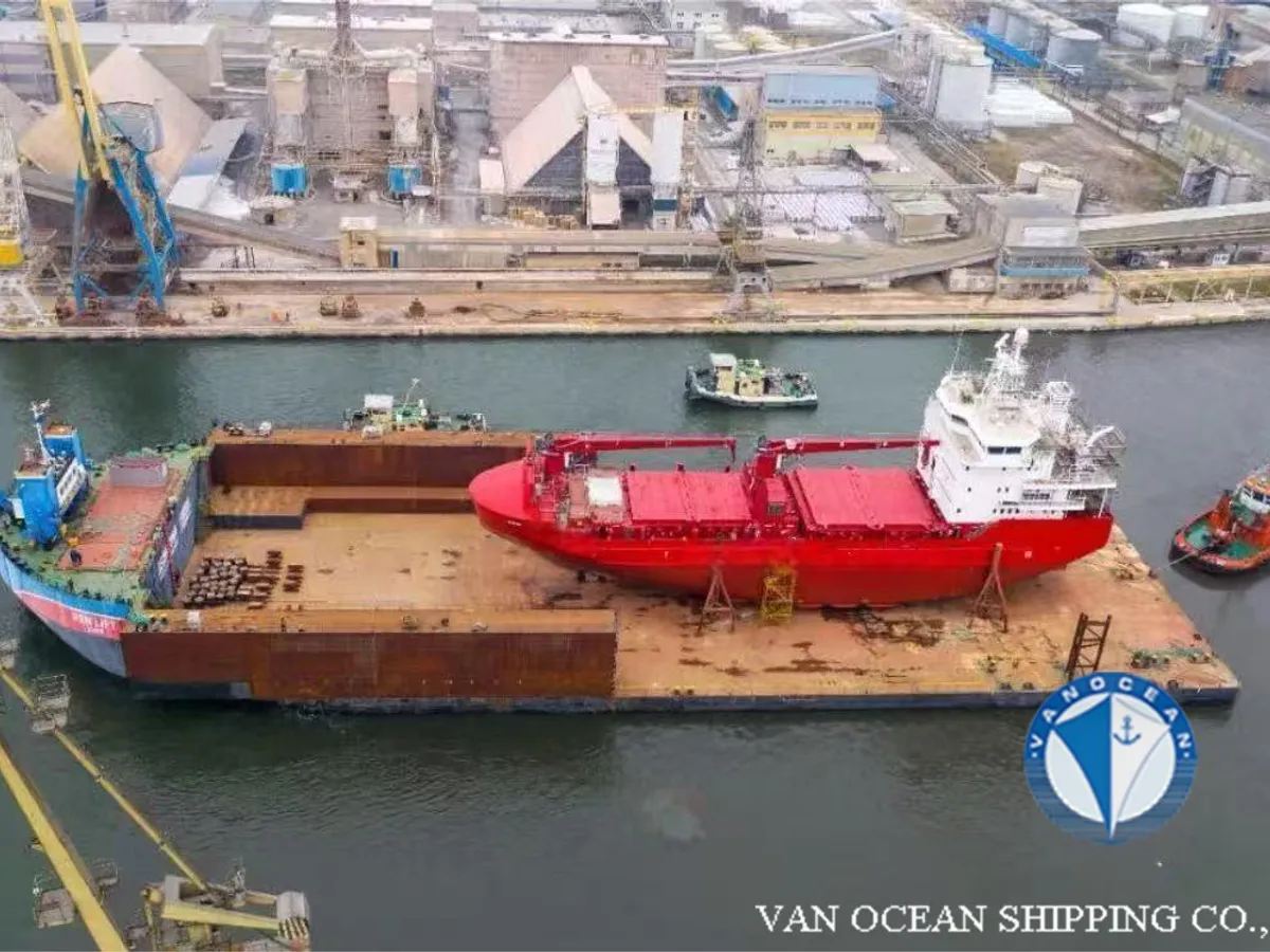Navio frigorífico à venda