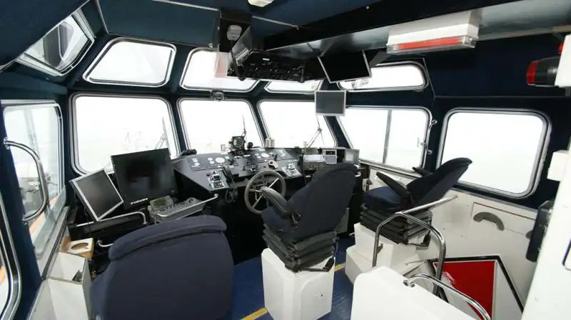 Barco de tripulação à venda