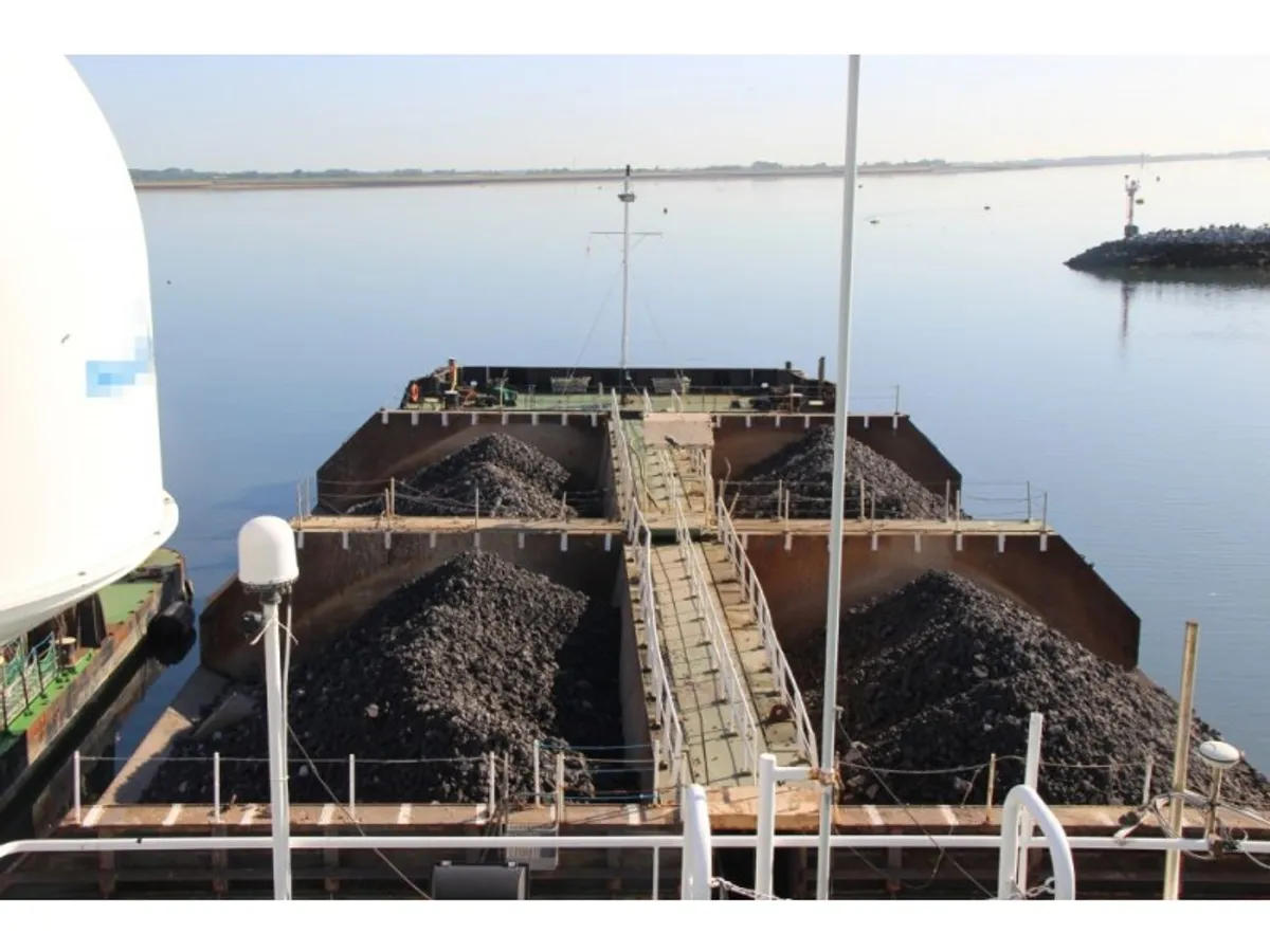Navio de abastecimento à venda