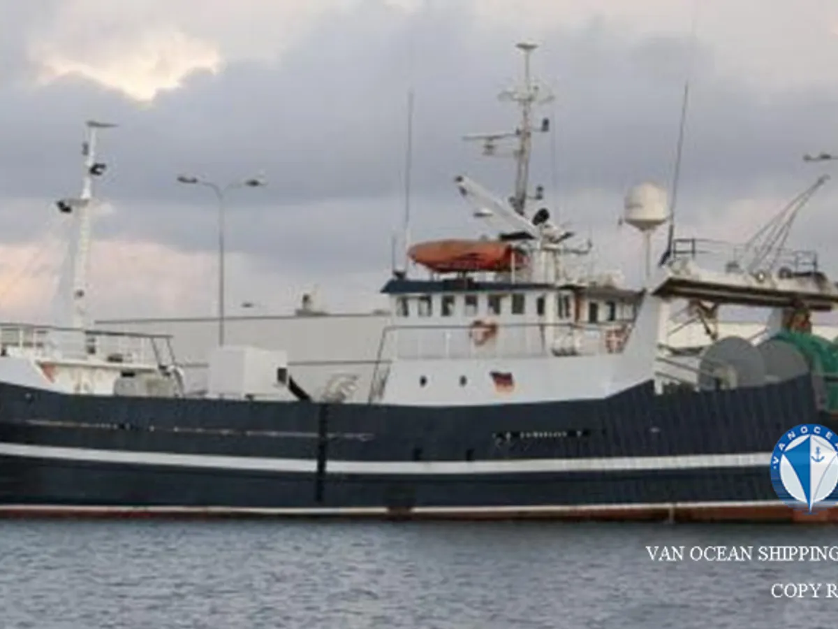 Navio de pesca de arrasto à venda