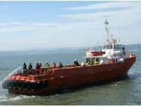Barco de tripulação à venda