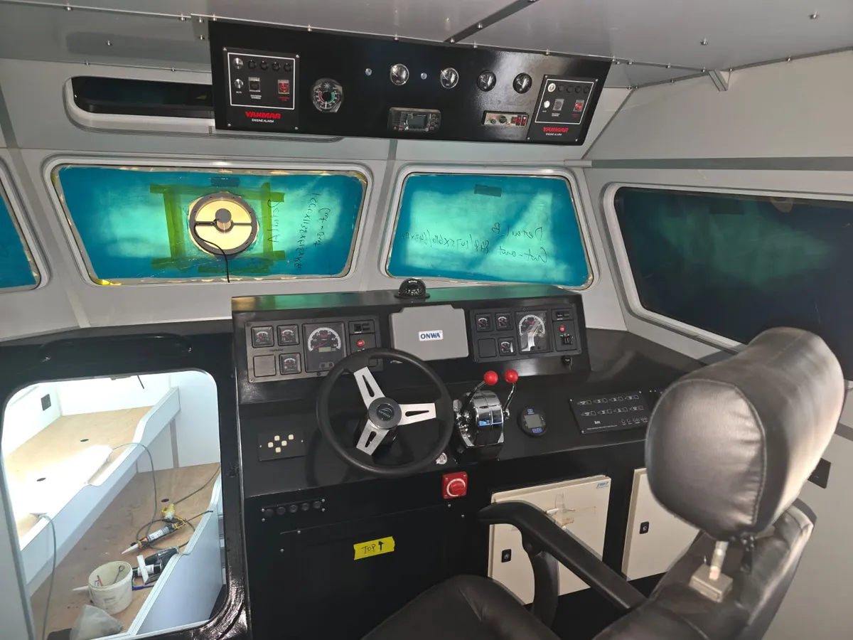 Barco de tripulação à venda