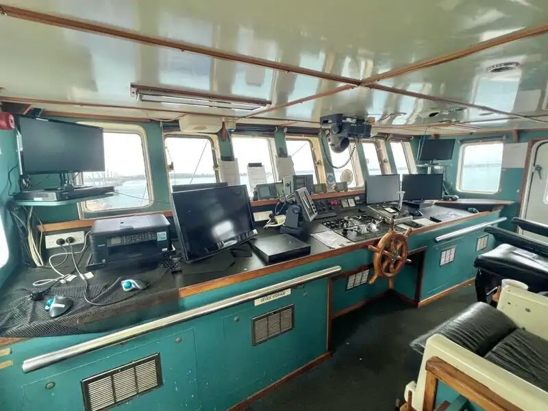 Navio de pesca de arrasto à venda
