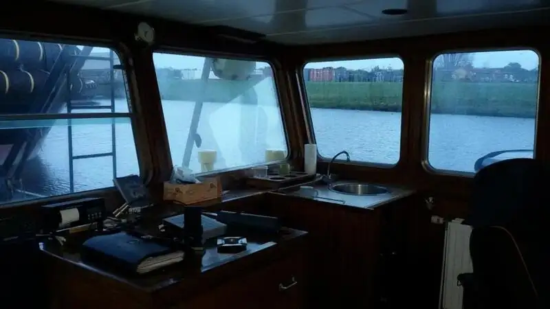 Navio de pesca de arrasto à venda