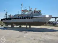 Barco de tripulação à venda
