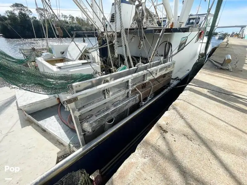 Navio de pesca de arrasto à venda
