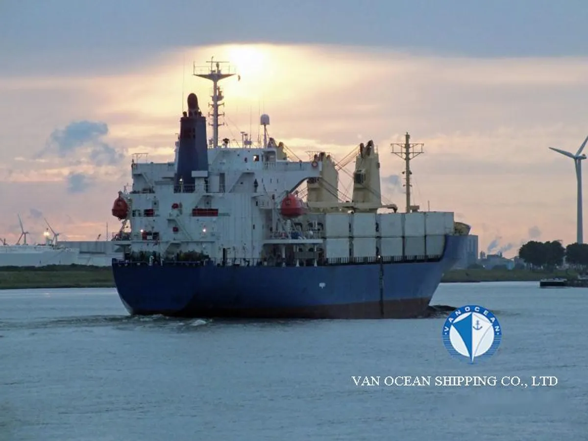 Navio frigorífico à venda
