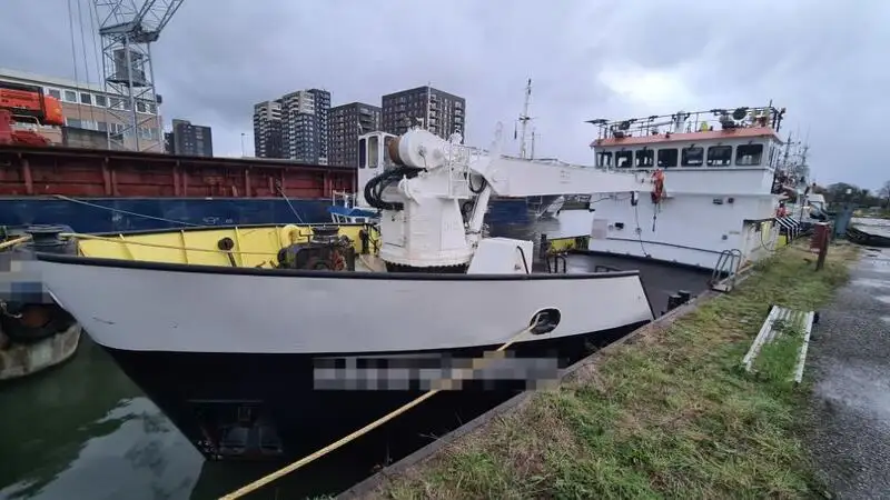 Navio de abastecimento à venda