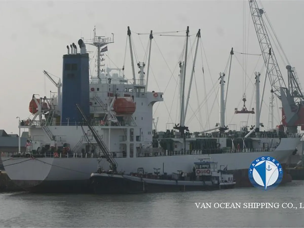Navio frigorífico à venda