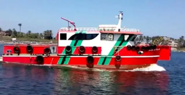 Barco de tripulação à venda
