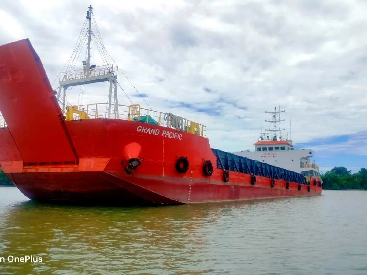 Balsa de desembarque, tanque à venda