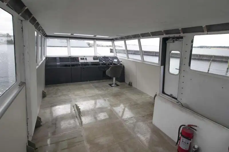 Barco de tripulação à venda
