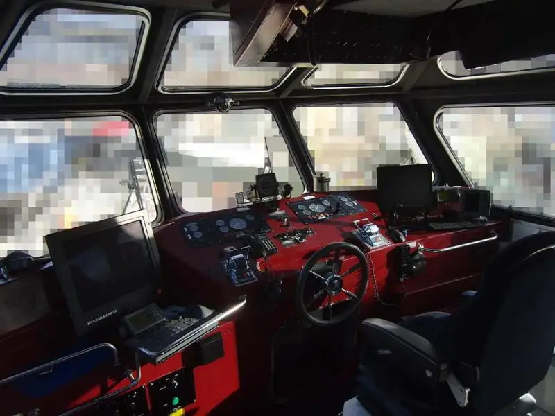 Barco de tripulação à venda