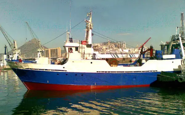 Navio de pesca de arrasto à venda