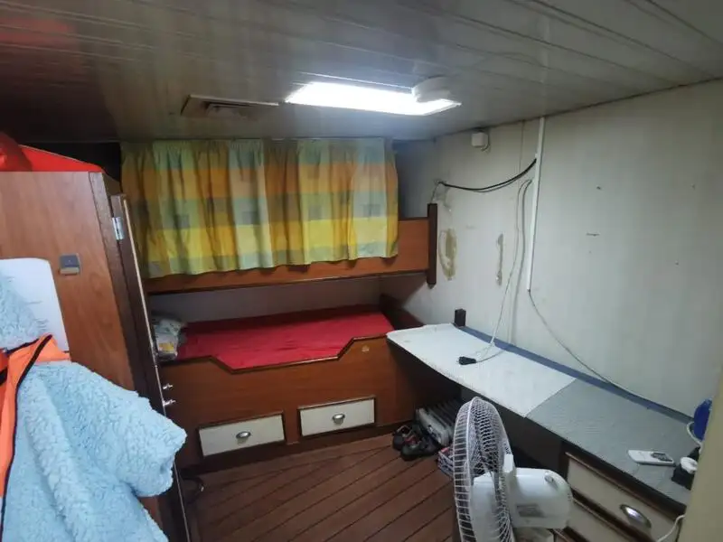 Navio de abastecimento à venda