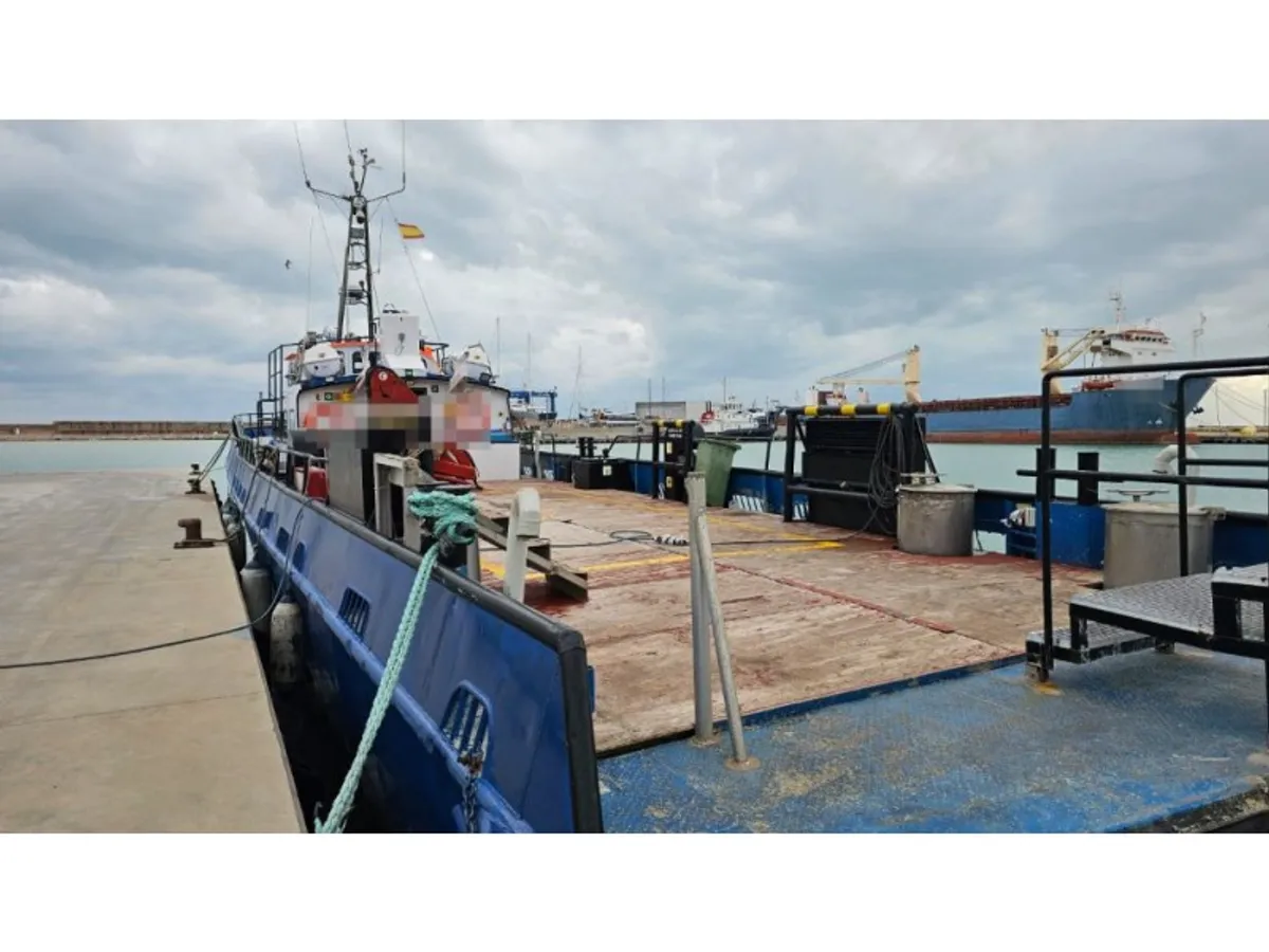 Barco de tripulação à venda