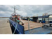 Barco de tripulação à venda