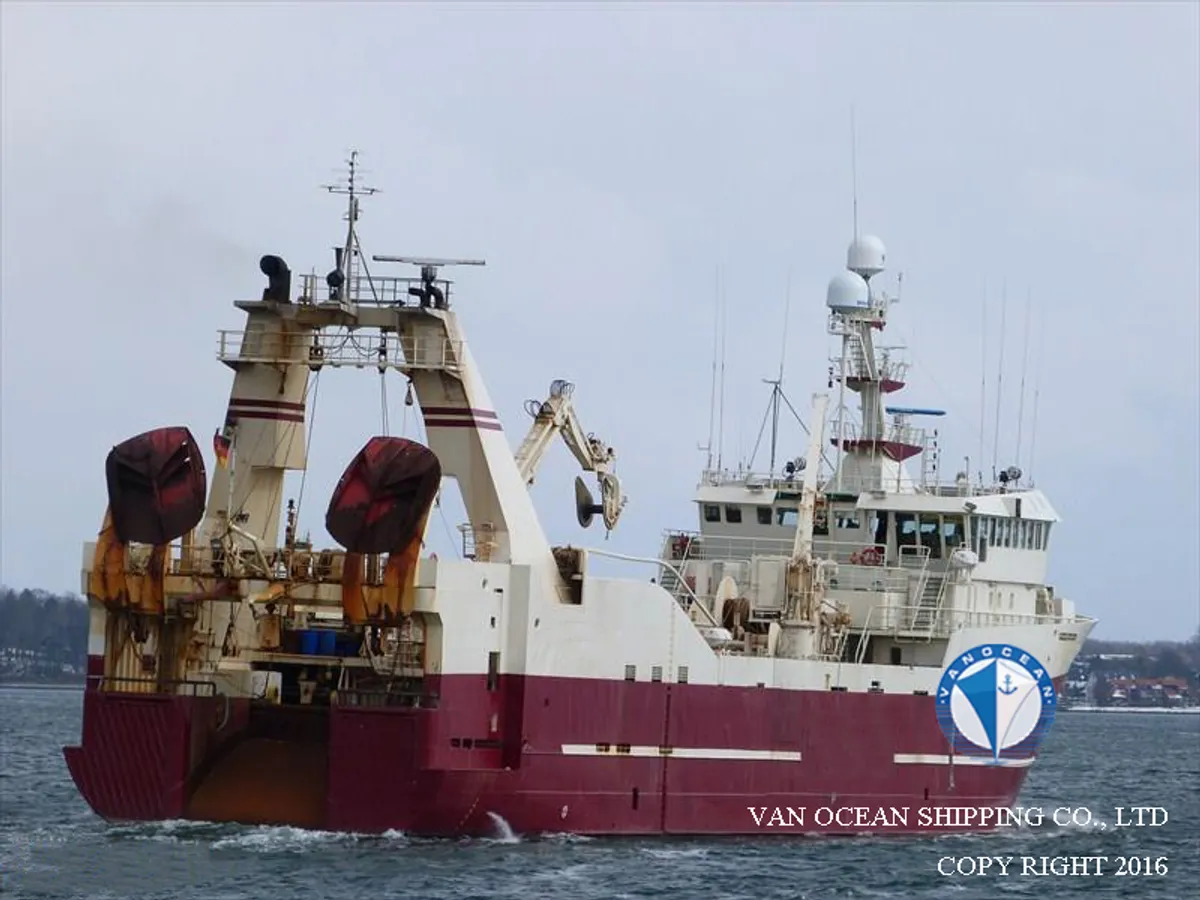 Navio de pesca de arrasto à venda