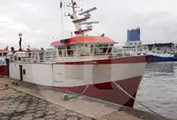 Navio transportador de peixes vivos à venda