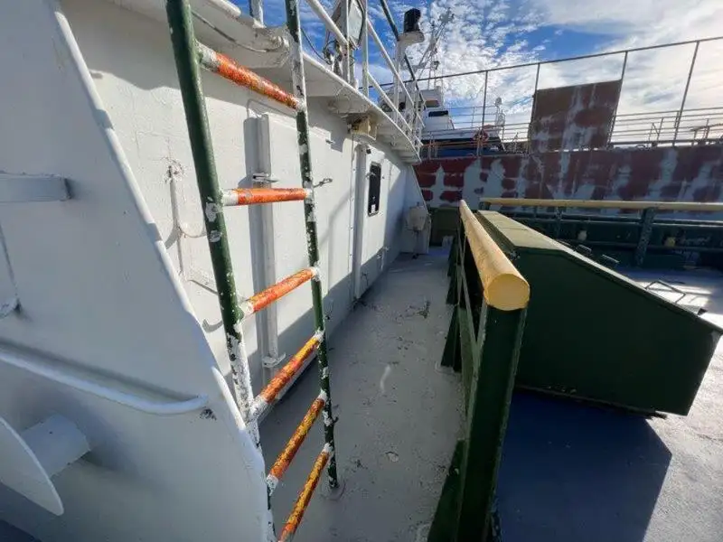 Barco de tripulação à venda
