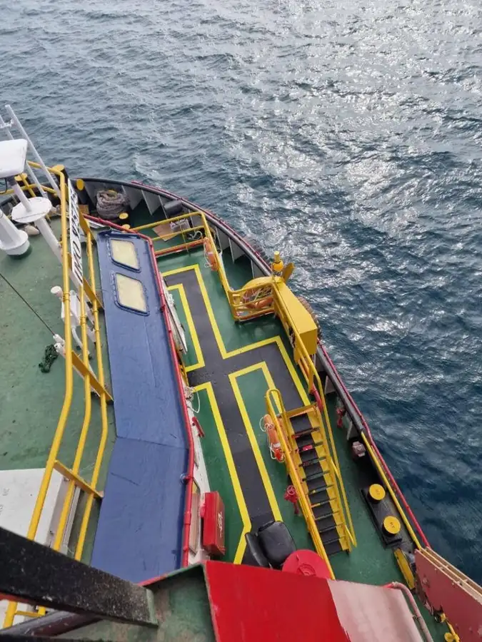 Navio de abastecimento à venda