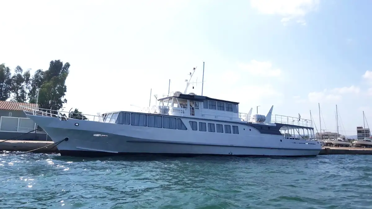 Navio de passageiros à venda