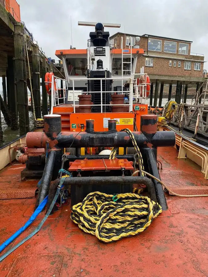 Rebocador à venda