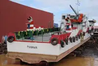 Navio porta-contêineres à venda