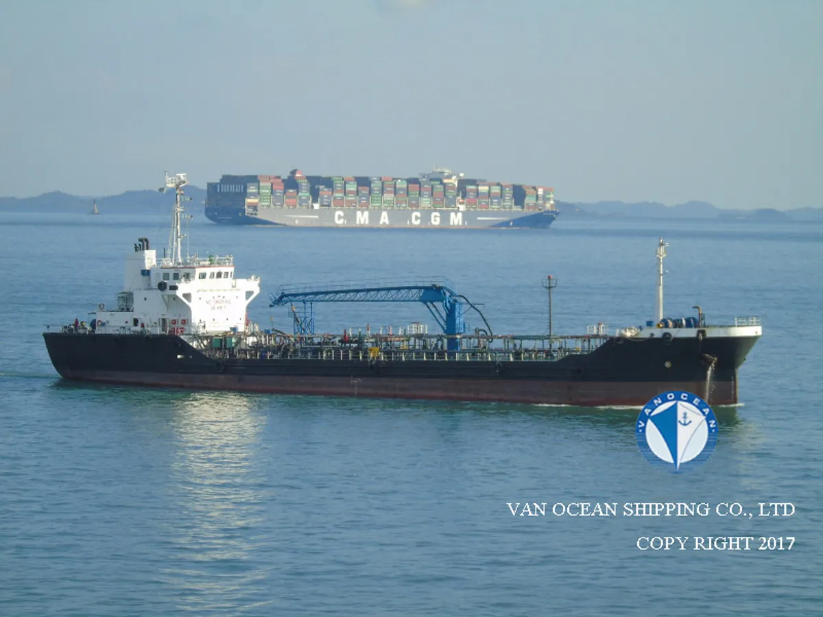 Navio-tanque de óleo/produtos químicos à venda