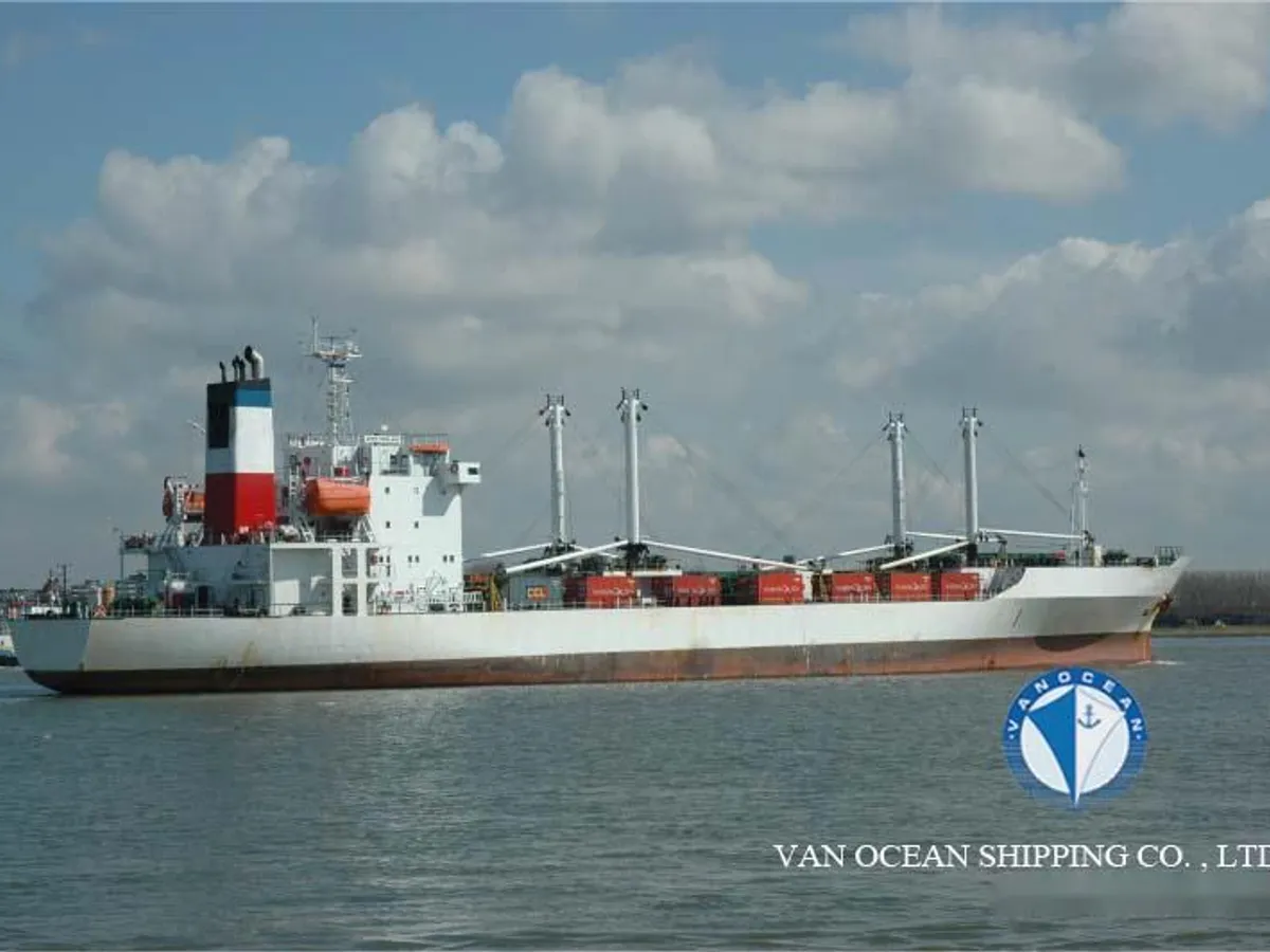 Navio frigorífico à venda
