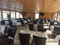 Navio restaurante à venda