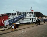 Navio de pesquisa à venda