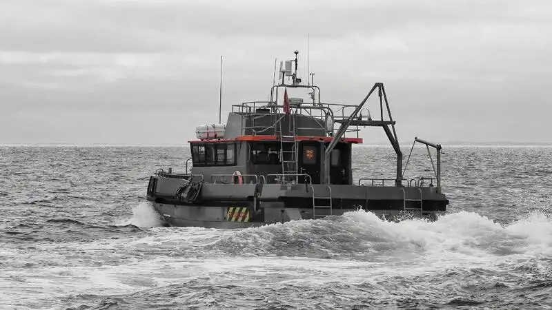 Navio porta-contêineres à venda