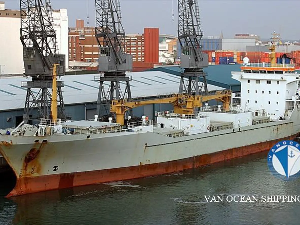 Navio frigorífico à venda