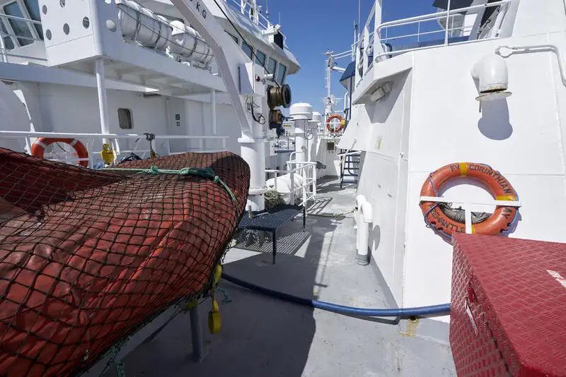 Navio de pesca de arrasto à venda