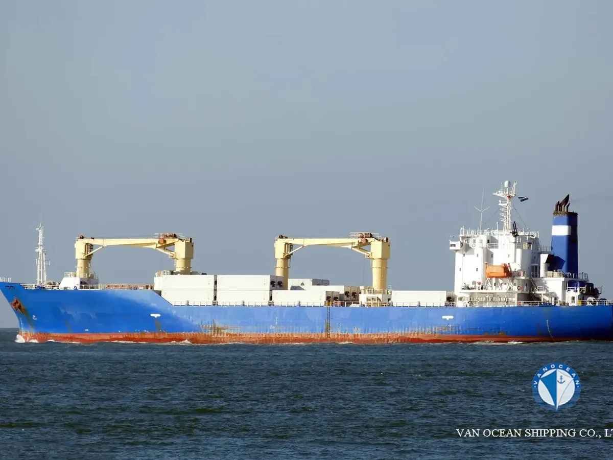 Navio frigorífico à venda