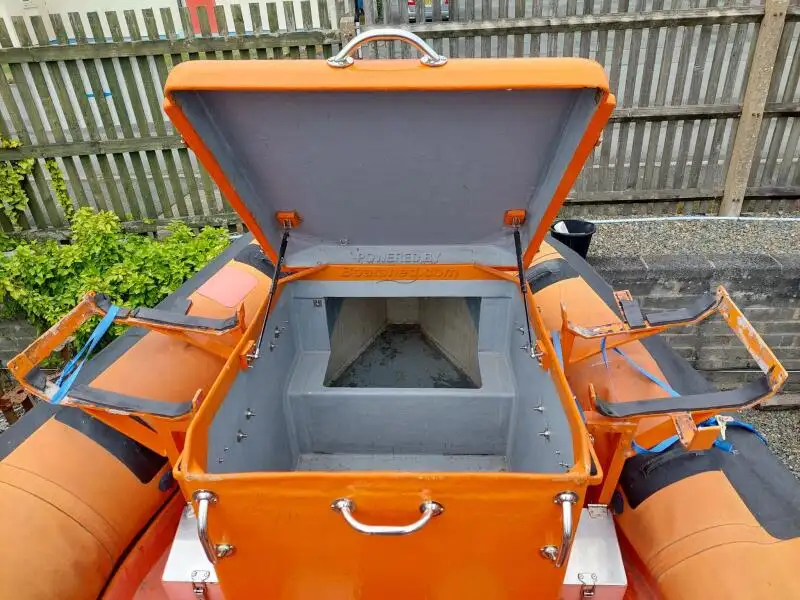 Bote inflável rígido à venda